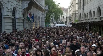 Demo gegen "Nazitheater" in Ungarn - Dirigent Dohanyi boykottiert Budapest