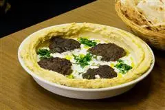 Die Kichererbsenkette: Hummus-Bars in Budapest bieten mehr als Falafel