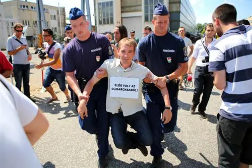 Patriotischer Beutezug: Aktivisten besetzen "Oligarchen-Zentrale" in Ungarn