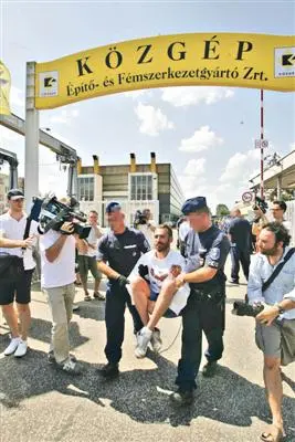 Patriotischer Beutezug: Aktivisten besetzen "Oligarchen-Zentrale" in Ungarn