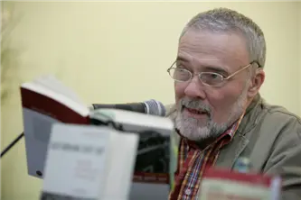 Aufstieg und „Der Fall des Ökonomen“, ein Roman von György Dalos über Ungarn