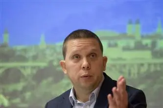 Kampf gegen die Fidesz 2/3-Mehrheit in Veszprém: Linke nominiert neoliberalen Unternehmer