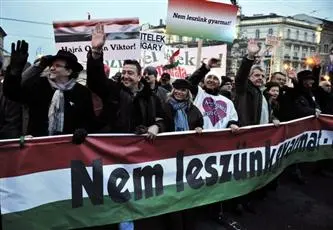 Ungarischer Regierungspropagandist: USA ist die neue Sowjetunion, Russland Heimat der Toleranz!