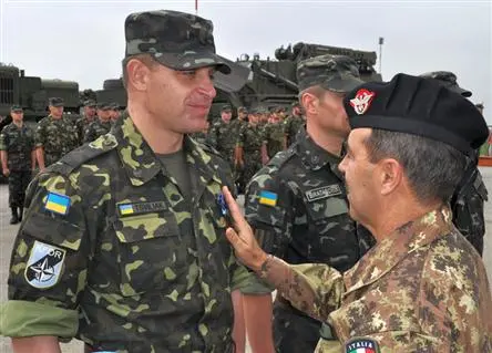 Nachschub für die Heimatfront: Ungarn ersetzt 103 ukrainische Soldaten im Kosovo, 1,5 Mio. EUR an afghanische Armee